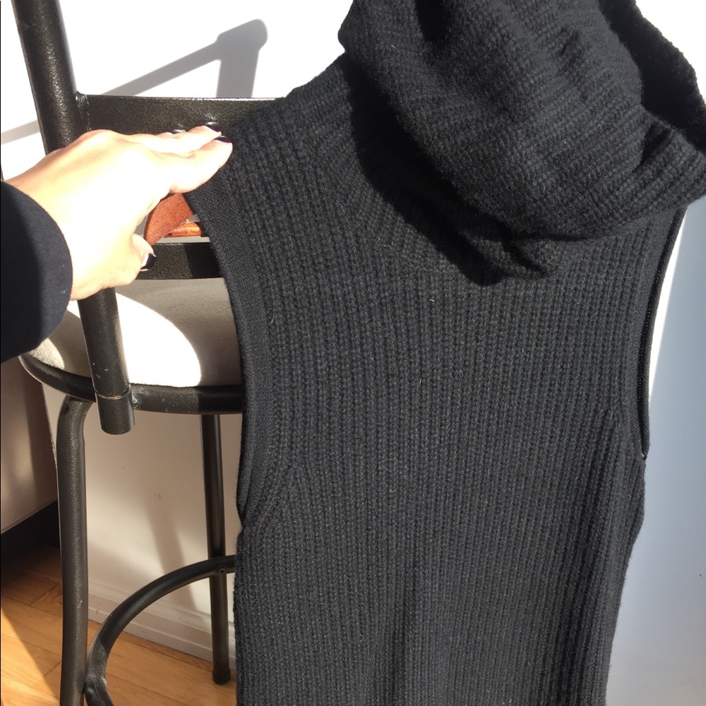 Long knitted Elise Tahari cowl neck sweater